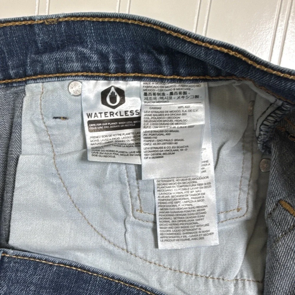 Levi's 541 Straight Leg Men's Jeans,‎ 38 x 34 (really 32L) Medium Wash Blue